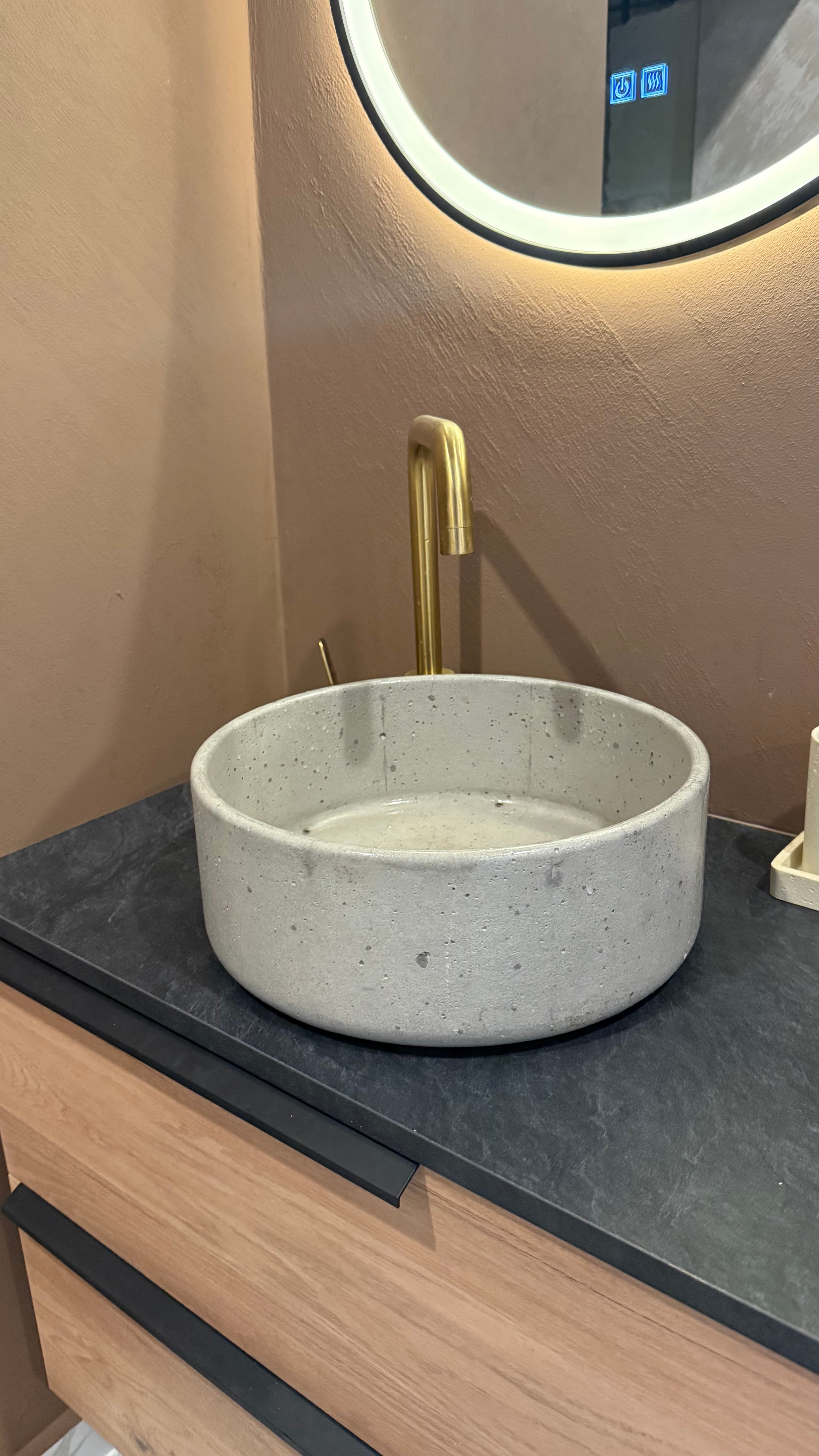 Krug Sivi — slika 2